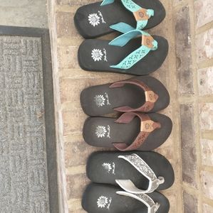 Girls Yellow box flip flops